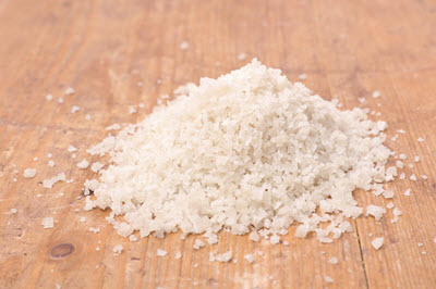 Salz ist ein Hausmittel bei Nagelpilz