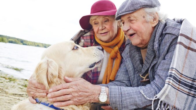 Senioren mit Hund